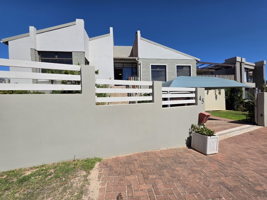3 Bedroom Property for Sale in Wavecrest Eastern Cape